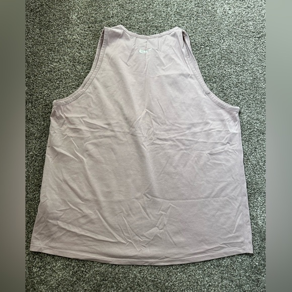 EUC Nike Blush Tank Sleeveless T-Shirt Dri-Fit Athletic Cut Monochromatic - Picture 3 of 8